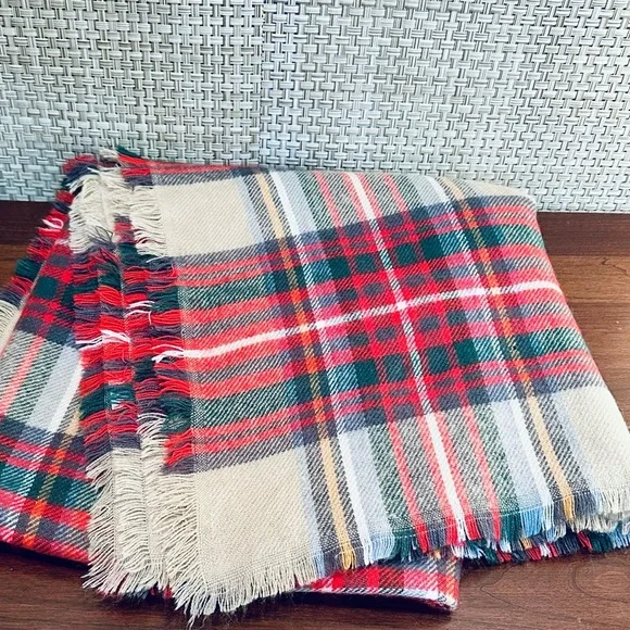 🌟3xHP🌟NWOT Red & Tan Tartan Plaid Large Square Acrylic Scarf Wrap - Picture 5 of 7
